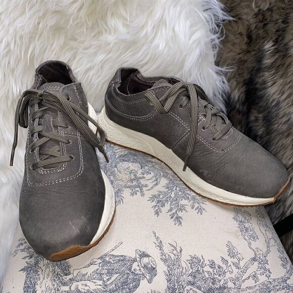 L.L. BEAN WOMAN'S Size 7.5M suede Shoes - Picture 7 of 11